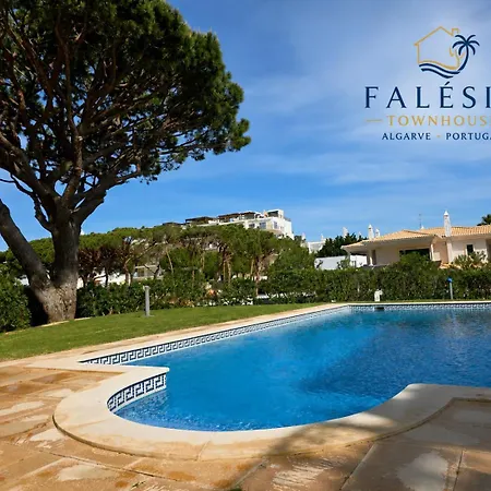 Semesterbostad Falesia Townhouse - Walk To - Pool - Garage *