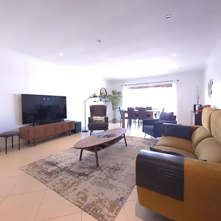 Falesia Townhouse - Walk To - Pool - Garage Semesterbostad